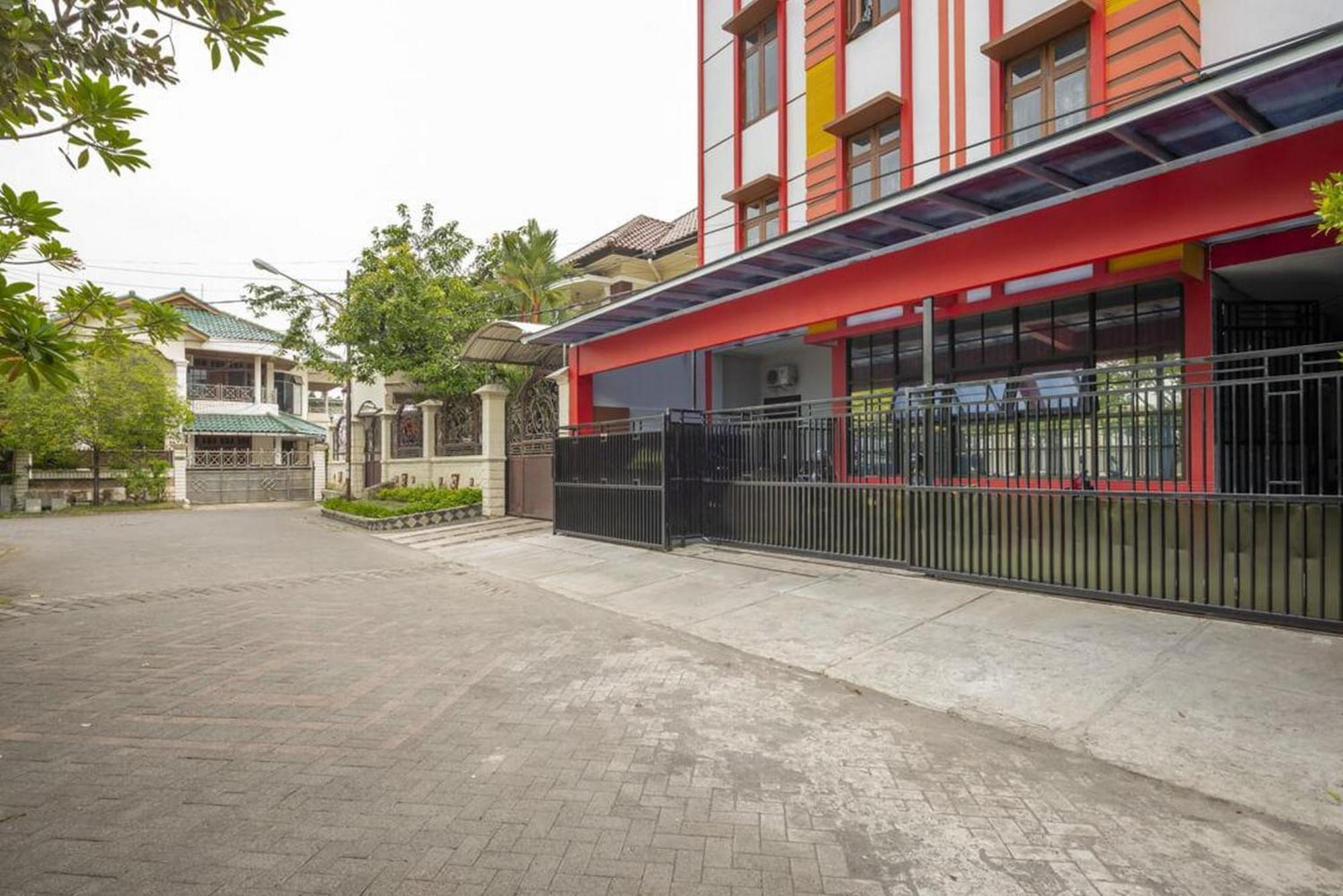 Reddoorz @ Jemursari Surabaya 2 מראה חיצוני תמונה